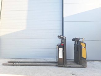 Четырехопорные погрузчики Caterpillar N020NE