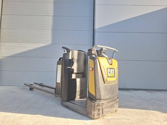 Четырехопорные погрузчики Caterpillar N020NE