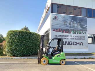 Четырехопорные погрузчики Hangcha XC25i