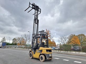 Четырехопорные погрузчики Caterpillar GP25NT