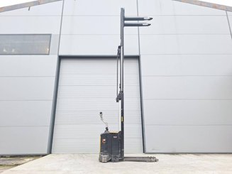 Штабелеры с электроприводом Caterpillar NSV16Ni