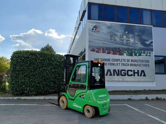 Четырехопорные погрузчики Hangcha XC25i
