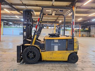 Четырехопорные погрузчики Caterpillar EP30K-PAC