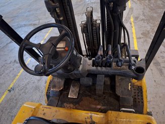 Четырехопорные погрузчики Caterpillar EP30K-PAC