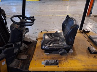 Четырехопорные погрузчики Caterpillar EP30K-PAC
