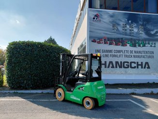 Четырехопорные погрузчики Hangcha XC25i