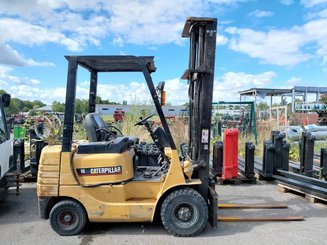 Четырехопорные погрузчики Caterpillar GP18