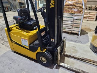 Трехопорные погрузчики Yale ERP15