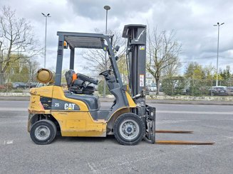 Четырехопорные погрузчики Caterpillar GP25NTD