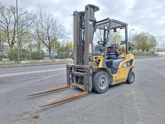 Четырехопорные погрузчики Caterpillar GP25NTD