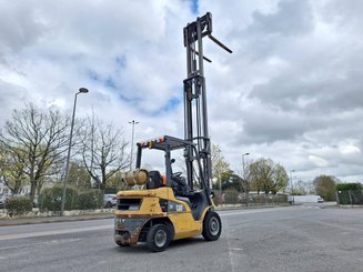 Четырехопорные погрузчики Caterpillar GP25NTD