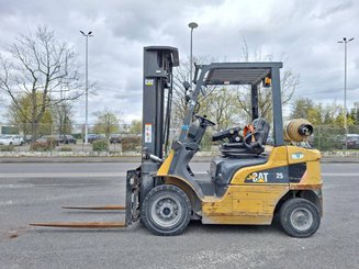 Четырехопорные погрузчики Caterpillar GP25NTD