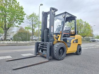 Четырехопорные погрузчики Caterpillar GP35 NTD