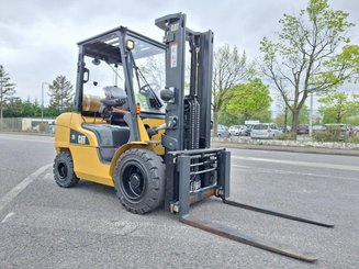 Четырехопорные погрузчики Caterpillar GP35 NTD