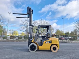 Четырехопорные погрузчики Caterpillar GP35 NTD