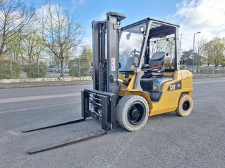 Четырехопорные погрузчики Caterpillar GP35 NTD