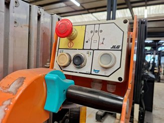 Строительный подъёмник с вертикальной мачтой JLG TOUCAN DUO