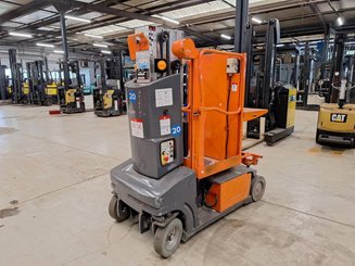 Строительный подъёмник с вертикальной мачтой JLG TOUCAN DUO