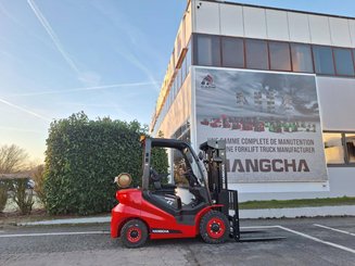 Четырехопорные погрузчики Hangcha XF25G-2