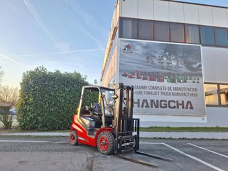 Четырехопорные погрузчики Hangcha XF25G-2