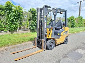 Четырехопорные погрузчики Caterpillar GP20CN
