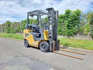 Четырехопорные погрузчики Caterpillar GP20CN