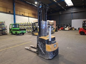 Штабелеры с электроприводом Caterpillar NSP16N2