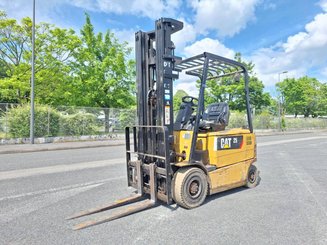 Четырехопорные погрузчики Caterpillar EP25K-PAC