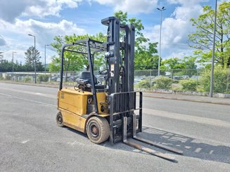 Четырехопорные погрузчики Caterpillar EP25K-PAC