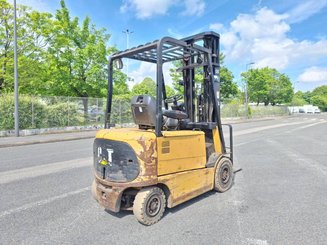 Четырехопорные погрузчики Caterpillar EP25KP