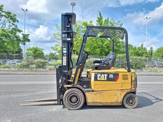 Четырехопорные погрузчики Caterpillar EP25K-PAC