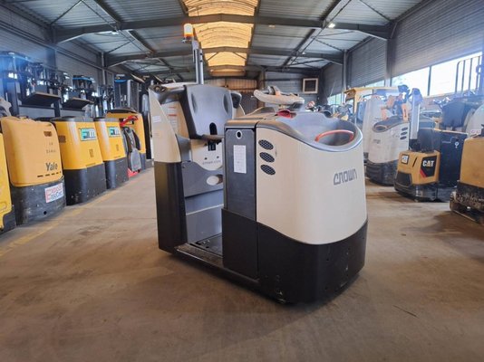 Tow tractor Crown TC3000 - 1