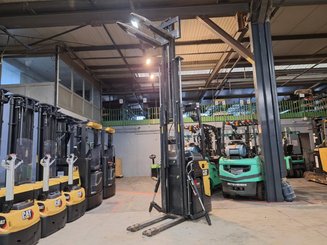 Штабелеры с платформой для оператора Caterpillar NSR16N2