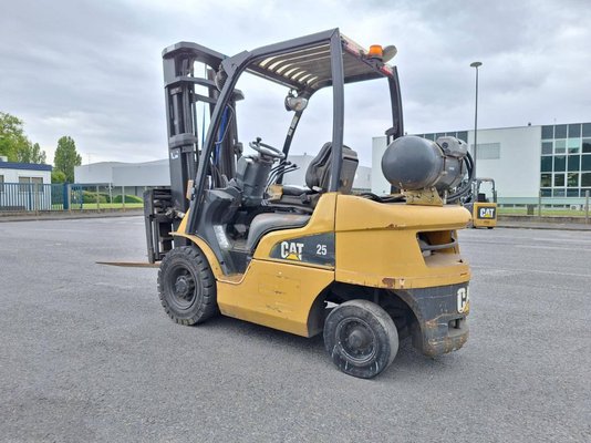 Четырехопорные погрузчики Caterpillar GP25N - 1