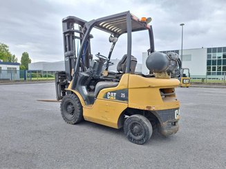 Четырехопорные погрузчики Caterpillar GP25N