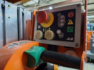 Строительный подъёмник с вертикальной мачтой JLG TOUCAN DUO
