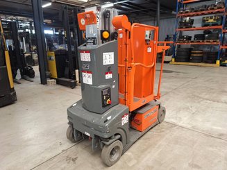 Строительный подъёмник с вертикальной мачтой JLG TOUCAN DUO