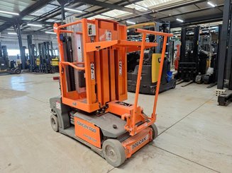 Строительный подъёмник с вертикальной мачтой JLG TOUCAN DUO