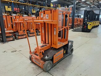 Строительный подъёмник с вертикальной мачтой JLG TOUCAN DUO