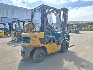 Четырехопорные погрузчики Caterpillar GP25NT