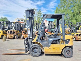 Четырехопорные погрузчики Caterpillar GP25NT