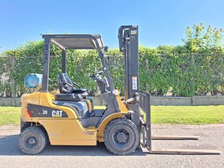 Четырехопорные погрузчики Caterpillar GP20NT