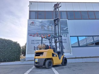 Четырехопорные погрузчики Caterpillar GP30NT