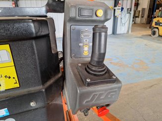 Строительный подъёмник с вертикальной мачтой JLG 10MSP