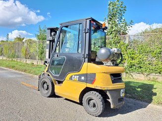 Четырехопорные погрузчики Caterpillar GP25NTD