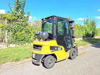 Четырехопорные погрузчики Caterpillar GP25NTD