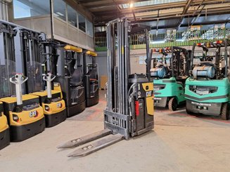 Штабелеры с платформой для оператора Caterpillar NSR16N