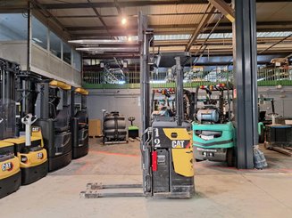 Штабелеры с платформой для оператора Caterpillar NSR16N