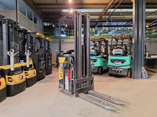 Штабелеры с платформой для оператора Caterpillar NSR16N - 1