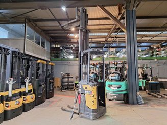 Штабелеры с платформой для оператора Caterpillar NSR16N